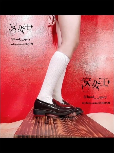 Mistress Ann - Student Shoe Trampling - The Balls Turned Into The Shape Of The Soles