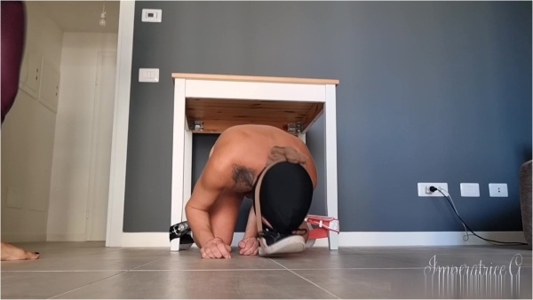 Imperatrice Giulia - Ballbusting Shoe Sniffing
