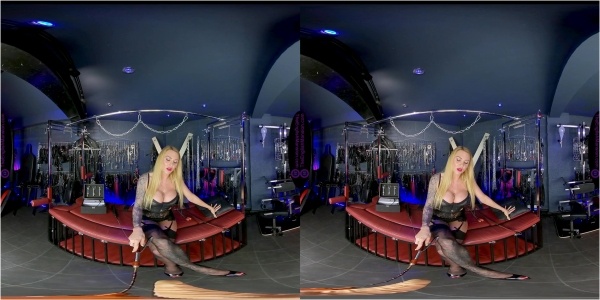 The English Mansion - Miss Suzanna Maxwell - A Troublesome Cock  VR