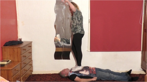 Mean Girl Sophie - Girl Trample Dancing On Her Slaves Body In Converse