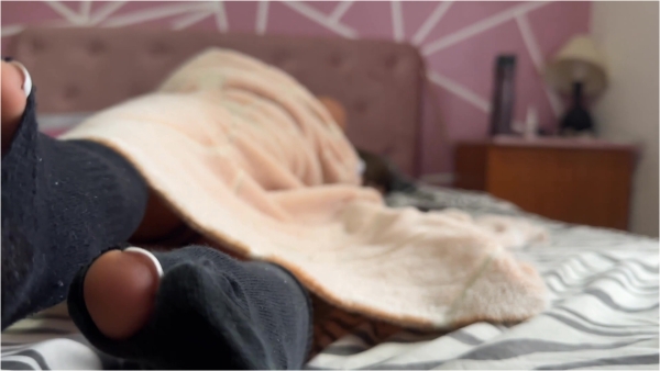 Rise of the Giantess - Napping Growth Spurt - Giantess Gabriella