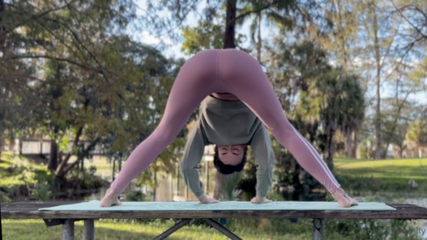 Dani Divinity - Bedtime treat for my good boys    When this meditative thirst trap makes you too weak