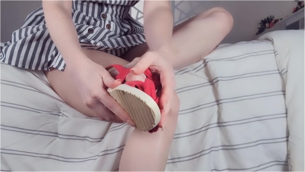 TheTinyFeetTreat - Step sisters Cummy Sandals And Feet