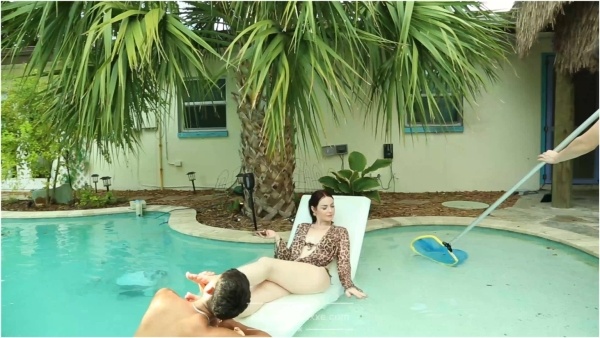 Lexi Luxxe - The Privilege of Proximity
