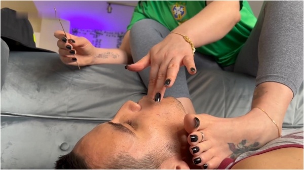 Goddess Grazi - Sanding my toenails in the fans mouth