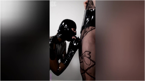 eevie chan - Face Fucking A Trans Rubber Doll