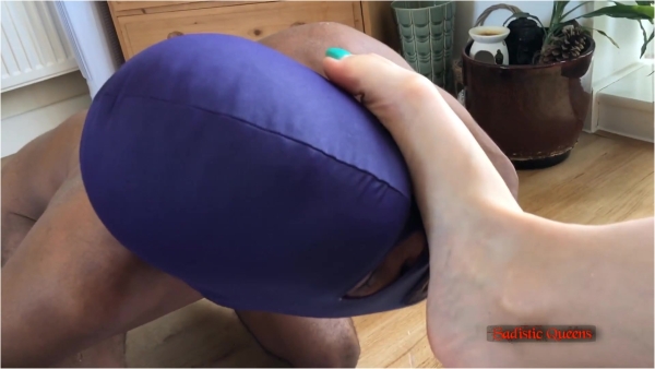 Sadistic Queens - Miss Tiffany Naylor - Dirty Foot Water Dunking