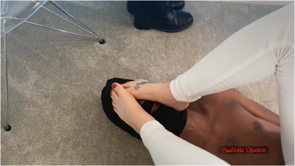 Sadistic Queens - Squishysax - Miss Anna Elite - Suffer For My Feet