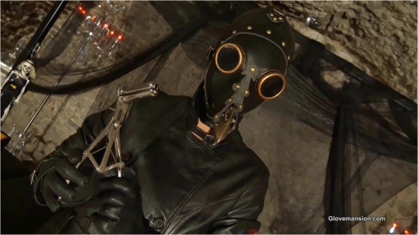 GloveMansion - Fetish Liza - Drained by the plague doctor