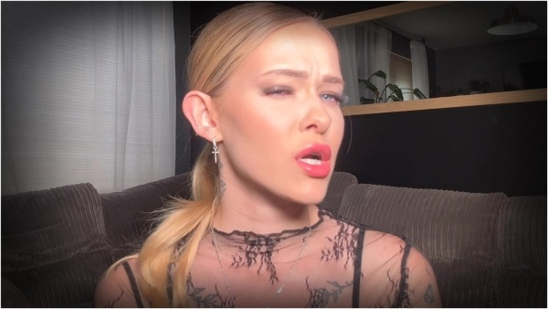 THEcherrygirl - Under her heel