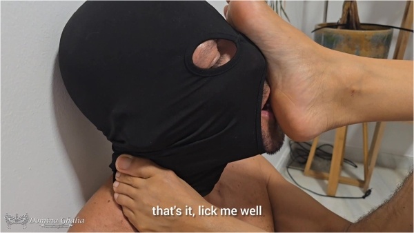 Spanish Pegging and Foot Fetish - Domina Ghalia does foot fetish in jeans