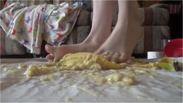 CurvyElvishGirl - Banana Stomping Messy Feet