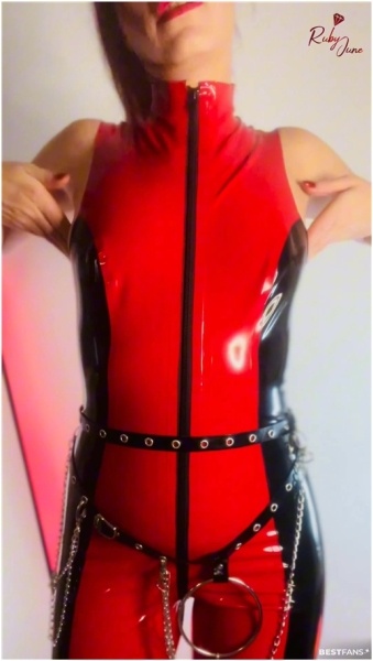 Ruby June - Liebst Du Das Geräusch Von Latex