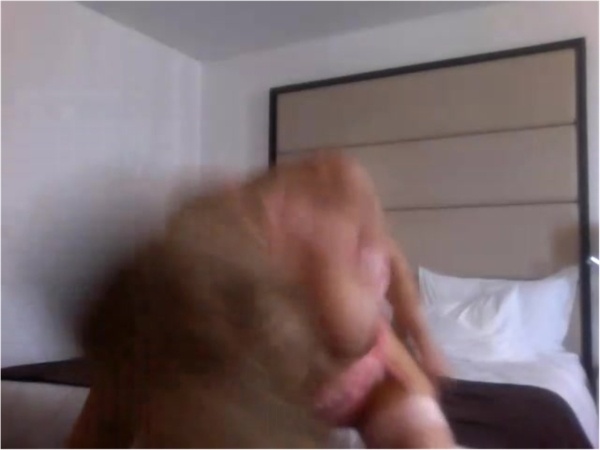 MissTiff - Bed of roses striptease