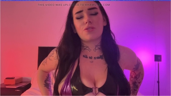Sweet Leah - Dominant British Goth Girl JOI