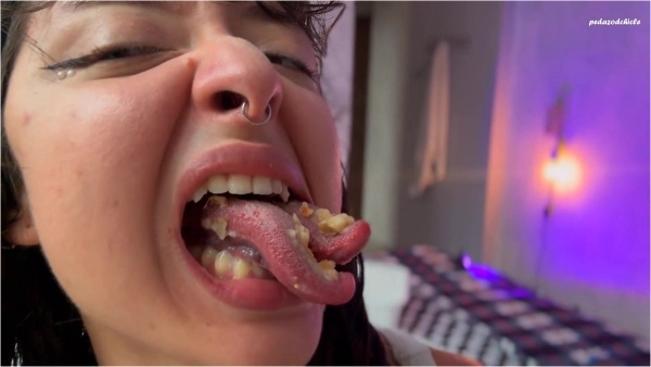 Chicle - Pedazodchicle - Hungry Giant Chews His Food And Burps Then Devours You