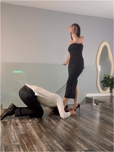 Lexi Luxxe - The Heel Ceremony