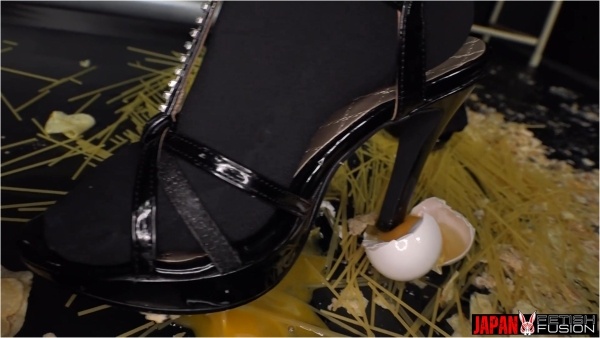 Japan Fetish Fusion - Yua's Elegant Food Crush Destruction By Stockings Heels