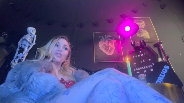 SorceressBebe - Hand Me Your Holiday Cash