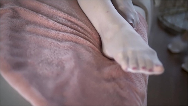 TheAlexaCreed - Wet toes make you leak and drip