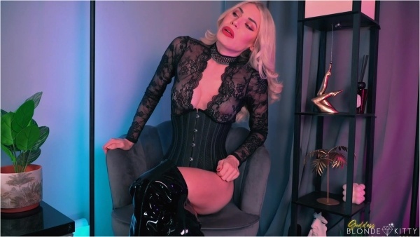 Goddess Blonde Kitty - Tranny Tits and Man Bits