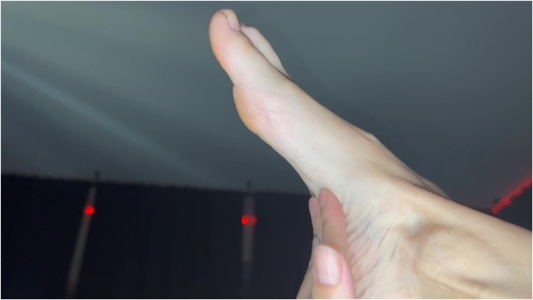 PrincessVenice - Cum on my perfect feet