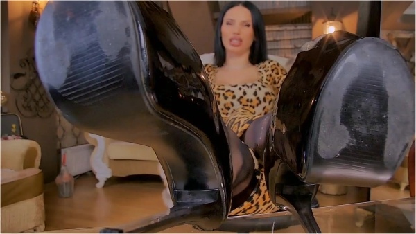 GlamyAnya - Blasphemy fetish - used like a human ashtray & human toilet