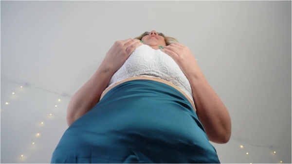 SashaCurves - Submissive Girlfriend Turned Giantess