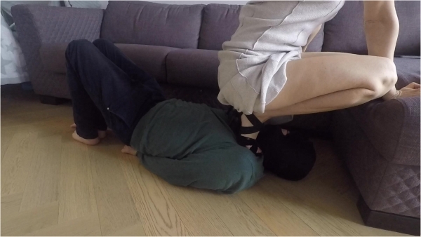 Ava Krass - My obedient rug