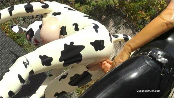 Queens of Kink - Fetish Liza and Natalie Goth TV - Latex cow inspected and fucked stage 2