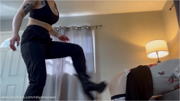 Domina Rei Yamazawa Trans Femsub is kicked and has her mouth stuffed with sock