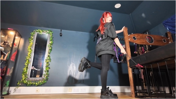 Princess Diss - Boss Bitch Princess Diss Bullies You With Spit, Boots and More