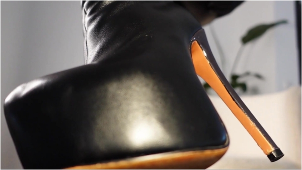 Goddess Kira Gold - German Clips - Bootslave - The Temptation