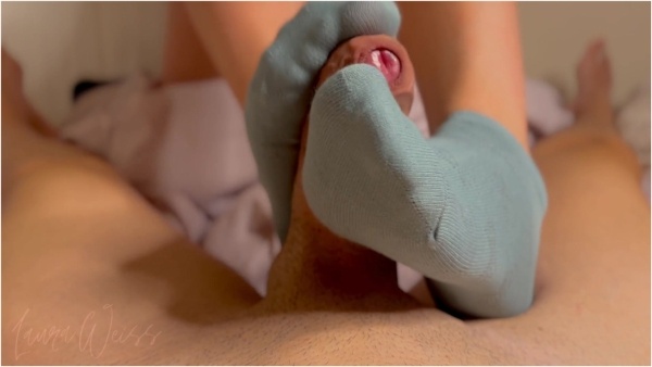 Laura Weiss - Gf With Perfect Feet Ruins His Orgasm In Her Blue Sock