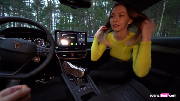 EvansFeet - She Did A Shoejob In Her Converse In My Car