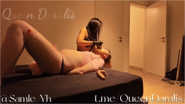 Queen Daralis - Strapon - Facefucking