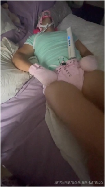 Goddess Rhea-Baby Jessica - Feels Good On Your Little Clit Don’t It