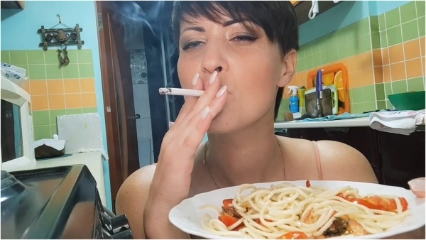 JuliaCrown - Cook disgust food pasta for slave