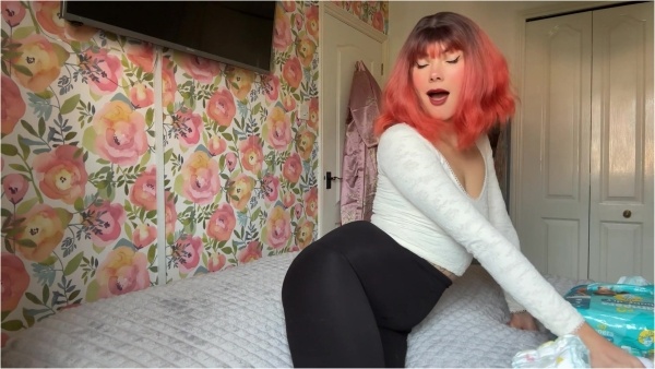 Mistress Dolores Uk - Stinky Check And Change In Front Of Friends