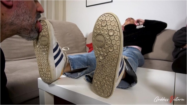 All4 Goddess Victoria - We want our stinky socks to be clean!