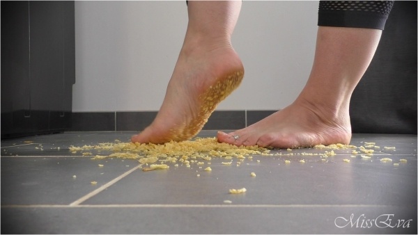 France Goddess Eva - Crushing chips Rabaissement