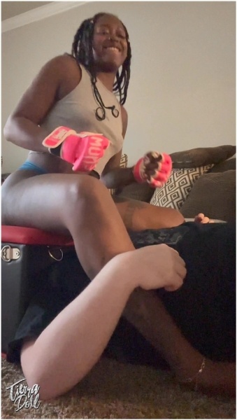 Tierra Doll - Queen Veiny Feet - Punching Bag Farts