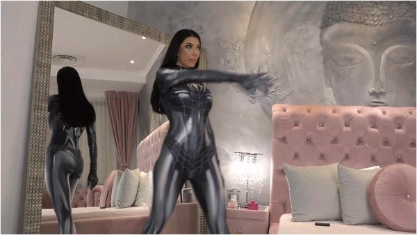 Vivienne Ruth - Goddess Venom Vs. Doctor