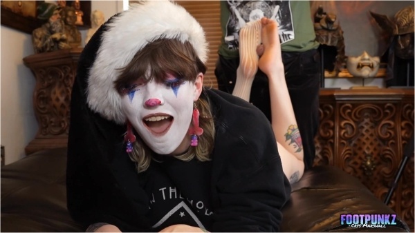 Footpunkz - Clown Babe POV Footjob with Big Size 12 Feet