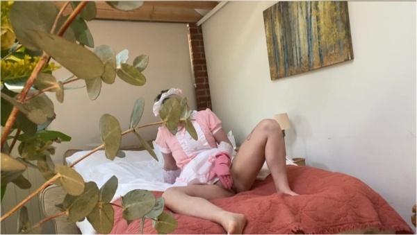 Delilah Jynx - Maid caught on hidden camera