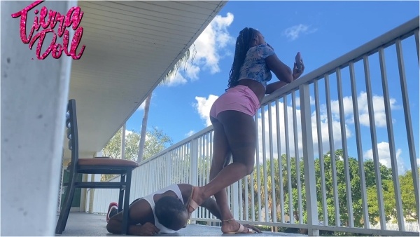 Tierra Doll - Queen Veiny Feet - Clean My Sandals For Me