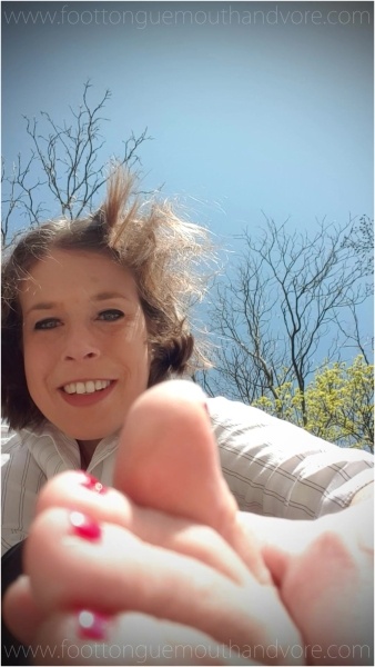 Nora - Humiliates Her Tiny Tinder Date With Her Feet