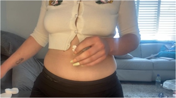 Delilah Jynx - How much can I stuff into my belly button