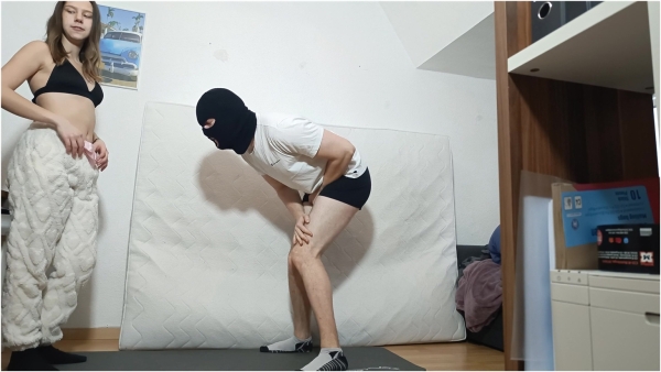 GermanBallsBusted - Sie macht meine Eier beim Ballbusting kaputt