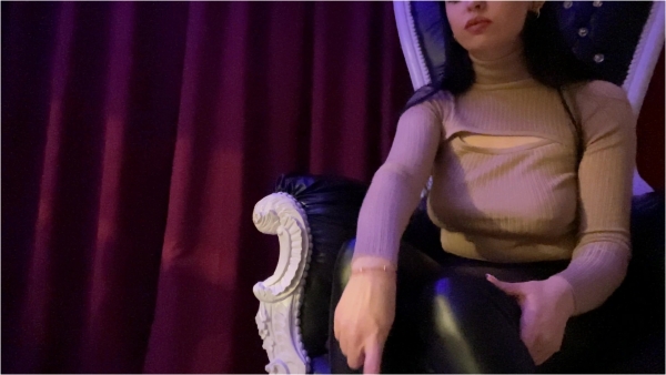Fetish Chateau Dommes - Mistress Glamorous - Foot and high heels worship